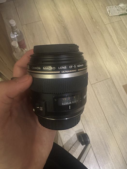 Canon EF-S 60mm f/2.8 Макро Обектив