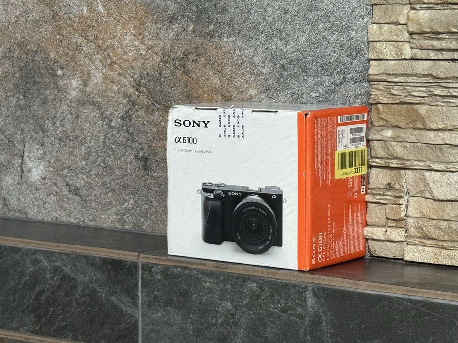 Sony Alpha A6100 Kit cu Obiectiv EPZ 16-50mm/ Nou, Sigilat
