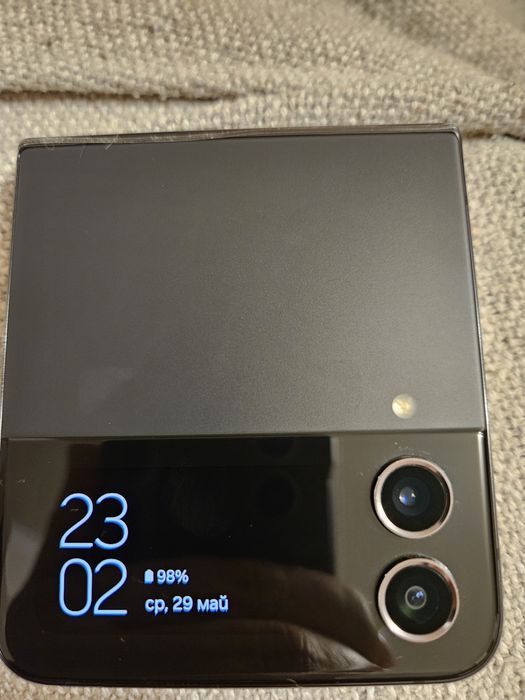 Смартфон Samsung Galaxy Z Flip4, 128GB, 8GB RAM, 5G, Graphite