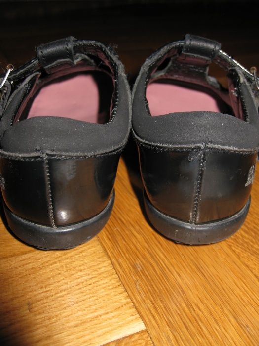 CLARKS лачени черни обувки first shoes 6.5 UK 22 номер