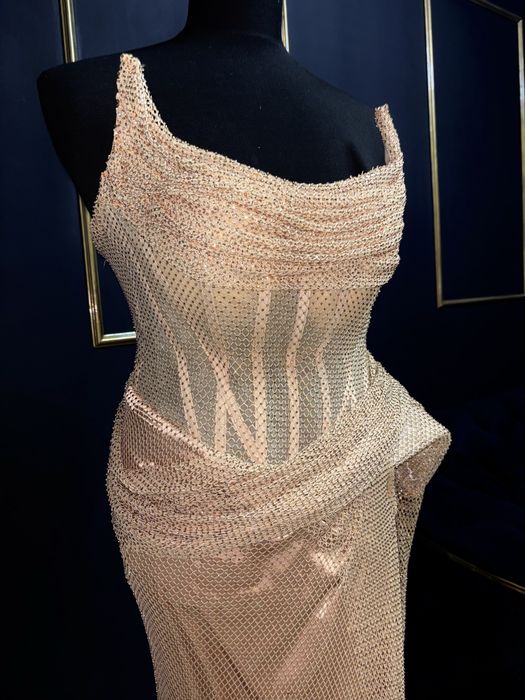 Rochie lunga pe corset