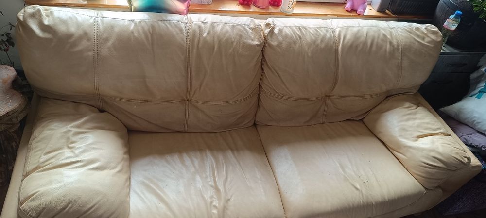 Кожен диван, тройка и двойка.