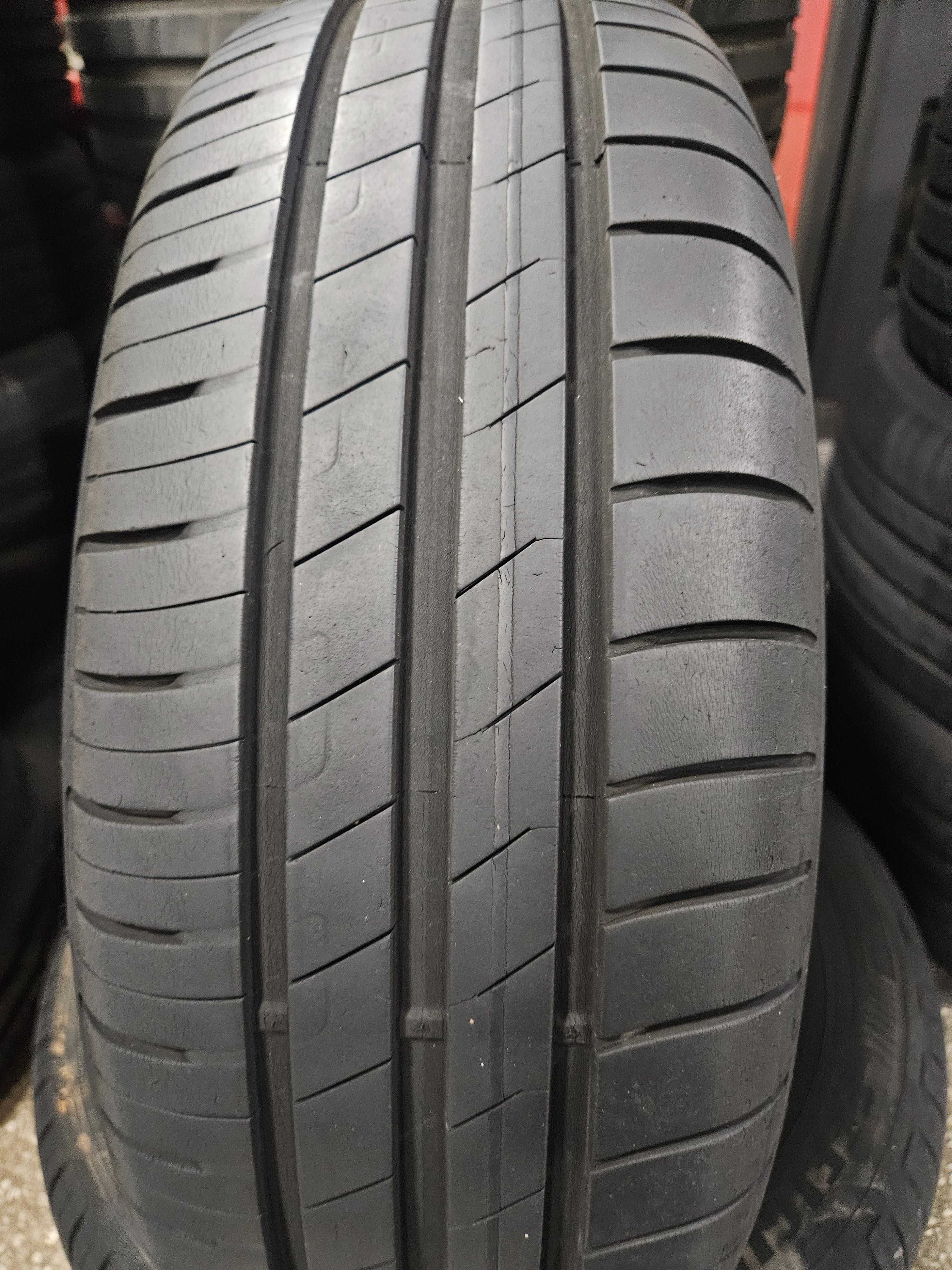 2бр 195/65/15 GOODYEAR 6,8мм грайфер дот:18г безплатен монтаж
