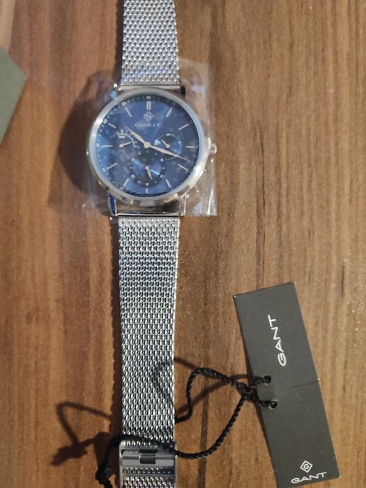 Продавам ръчен часовник