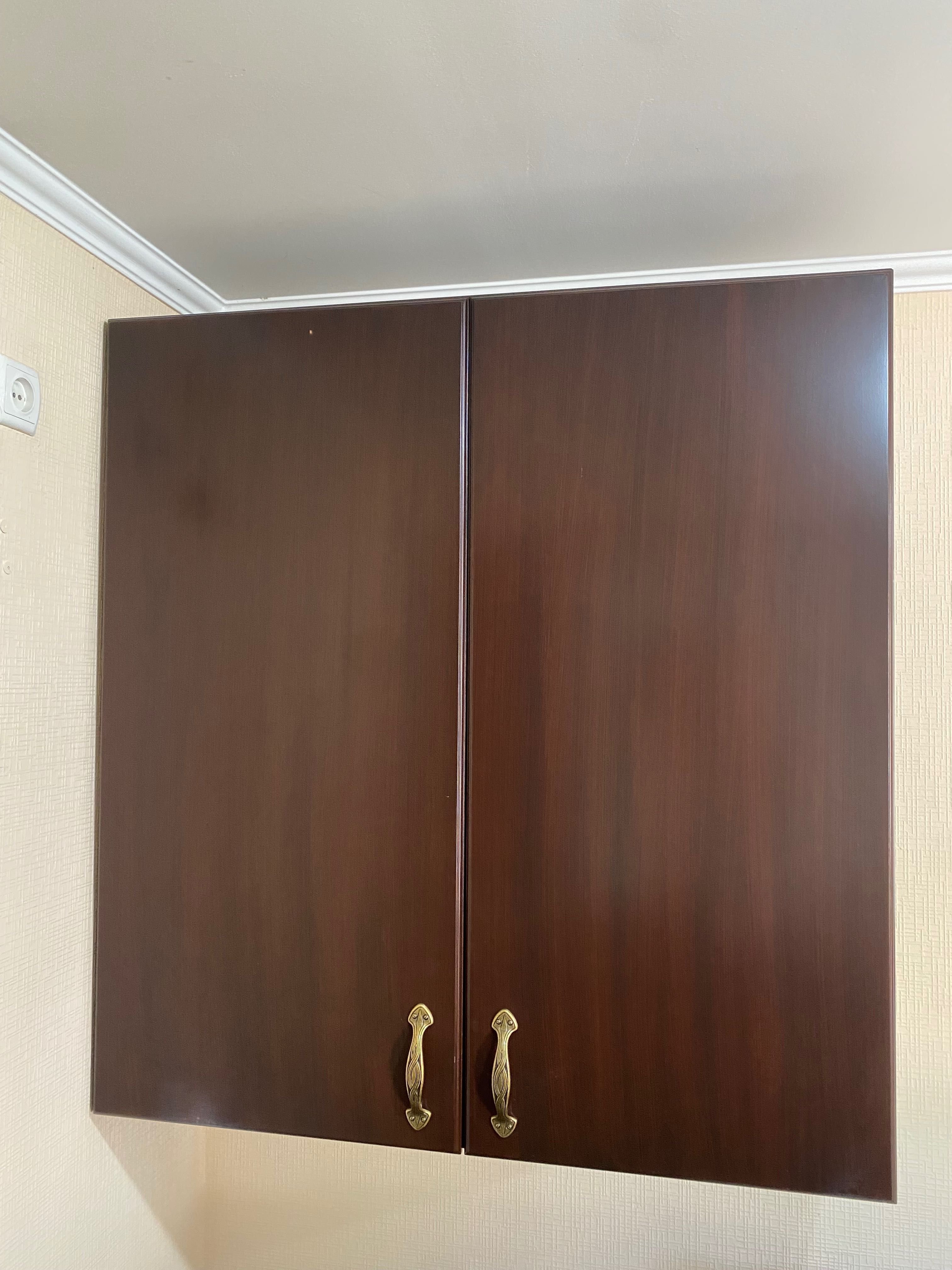 Шкаф на стену с полками