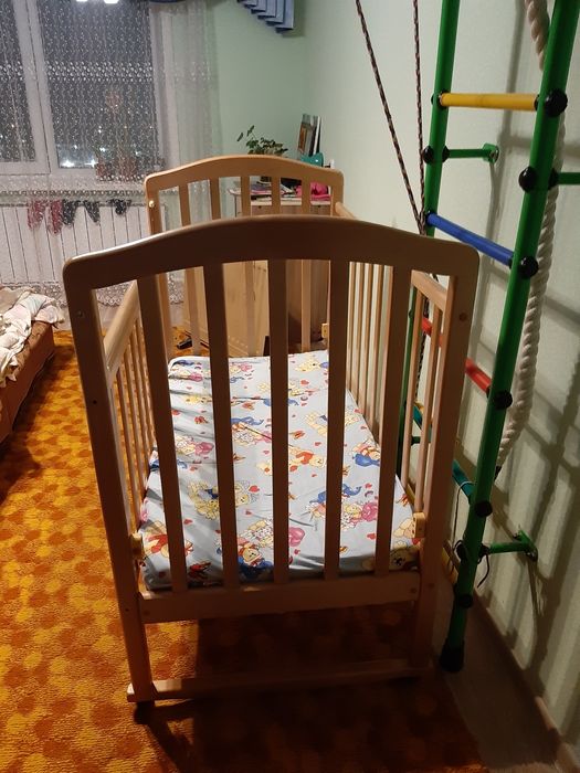 Детская кроватка