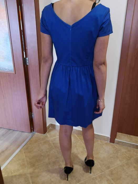 Продавам дамска къса синя рокля