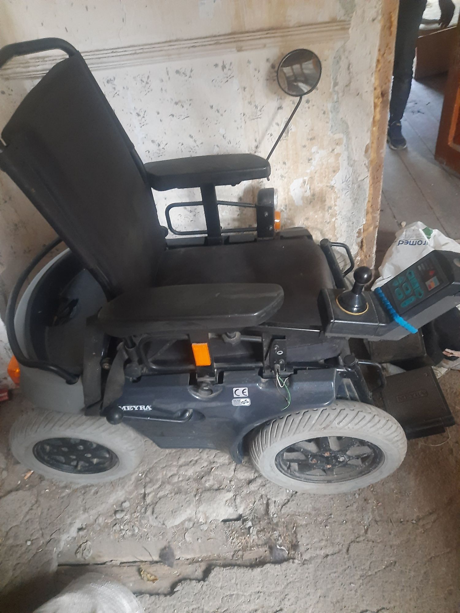 Cărucior electric pt persoane cu handicap stare perfecta de funcționar