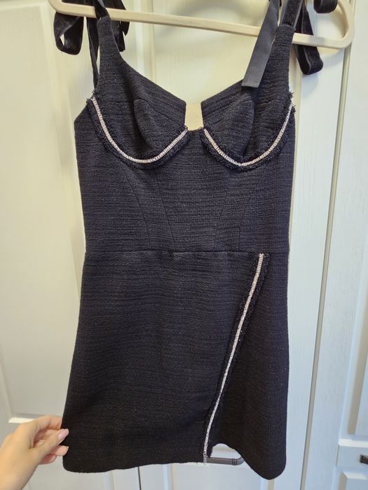 Черна рокля Avin