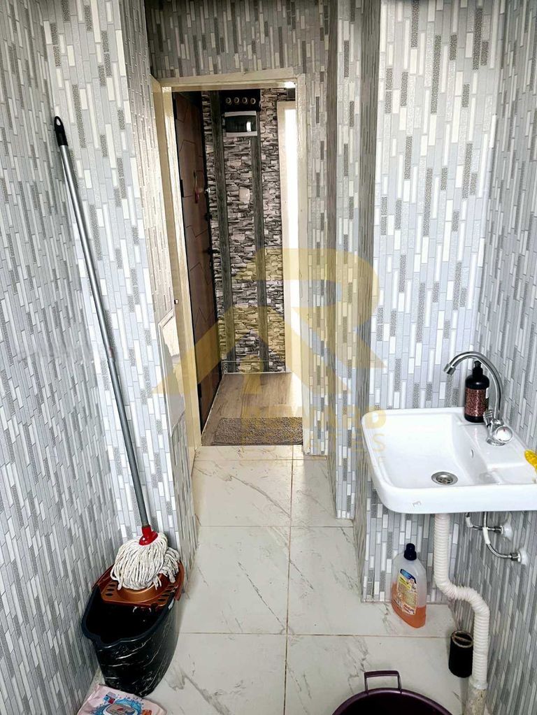 Продава се Тристаен апартамент в Перник, Църква - 101 кв.м за 1233 €/кв.м - Снимка #7