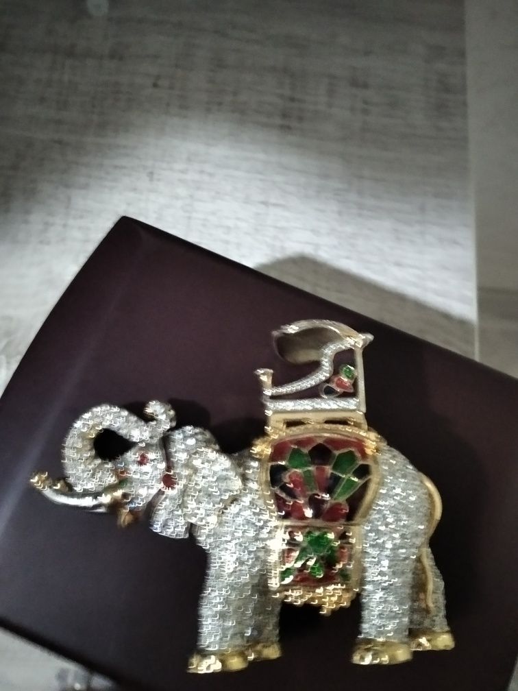 Продам слоника камни Сваровски привезли из Дубаи