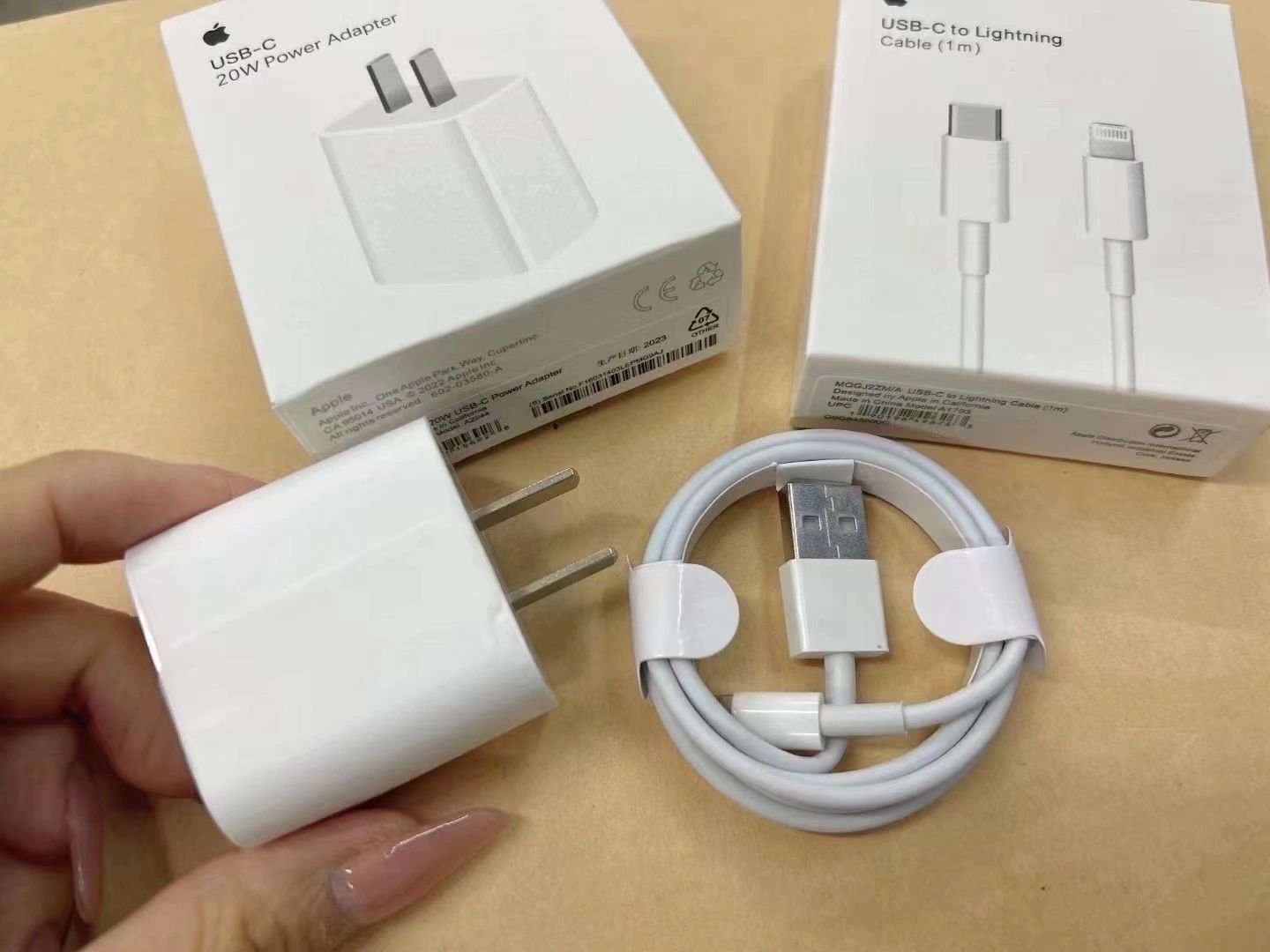 Apple power adaptor si lightning cable