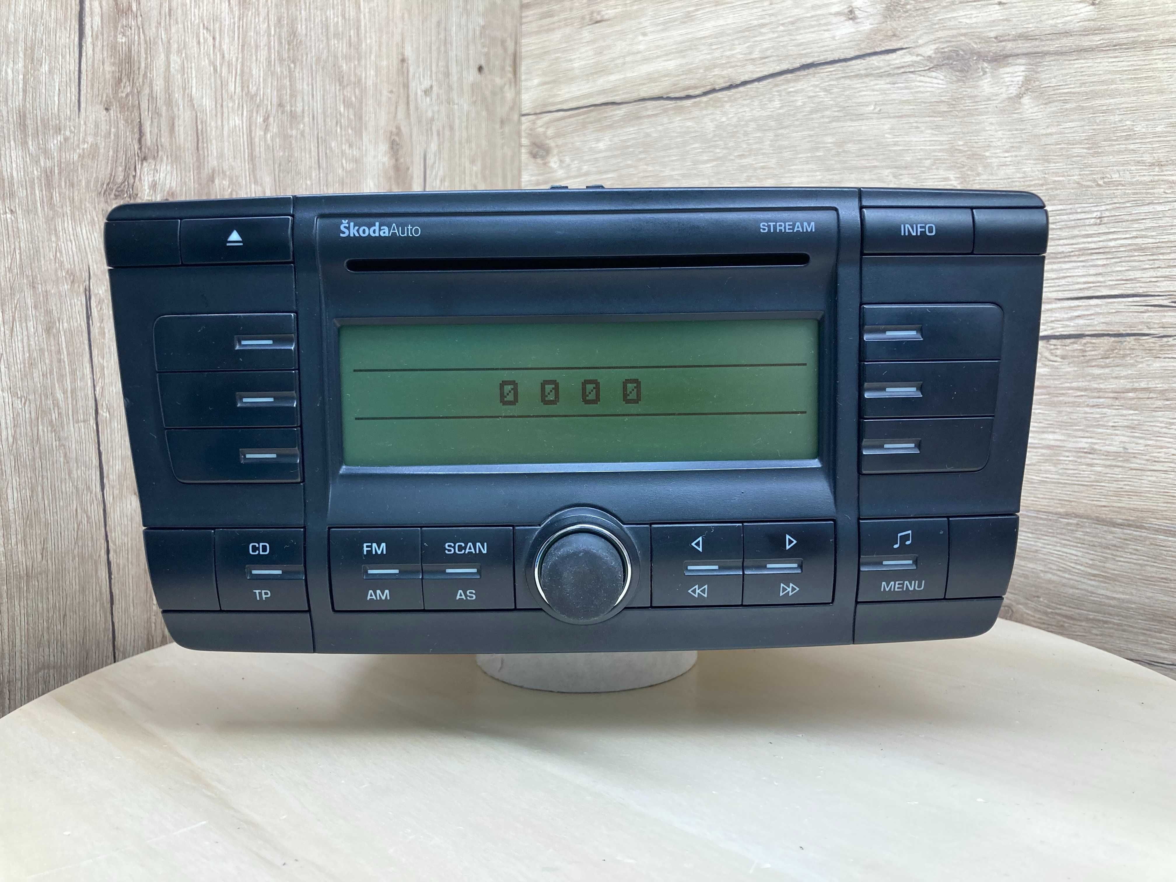 Radio CD player casetofon DANCE STREAM Skoda octavia fabia superb yeti