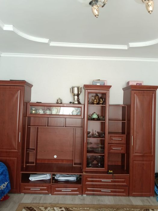 Сервант шифонер.
