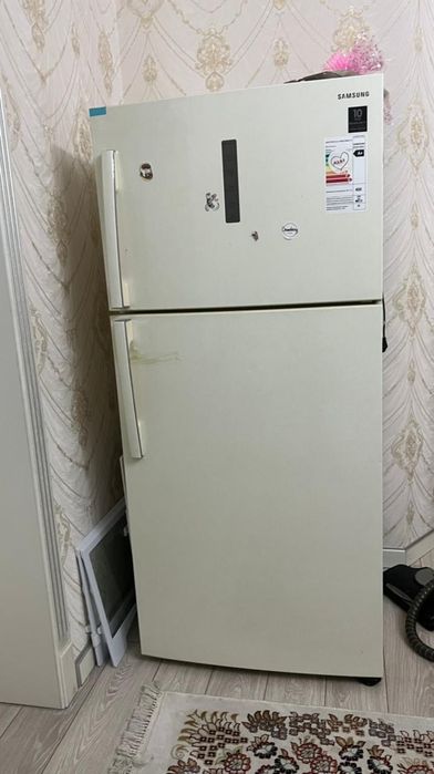 Холодильник в отличном состоянии! Самсунг