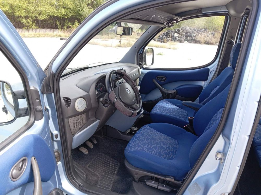 Продавам фият doblo