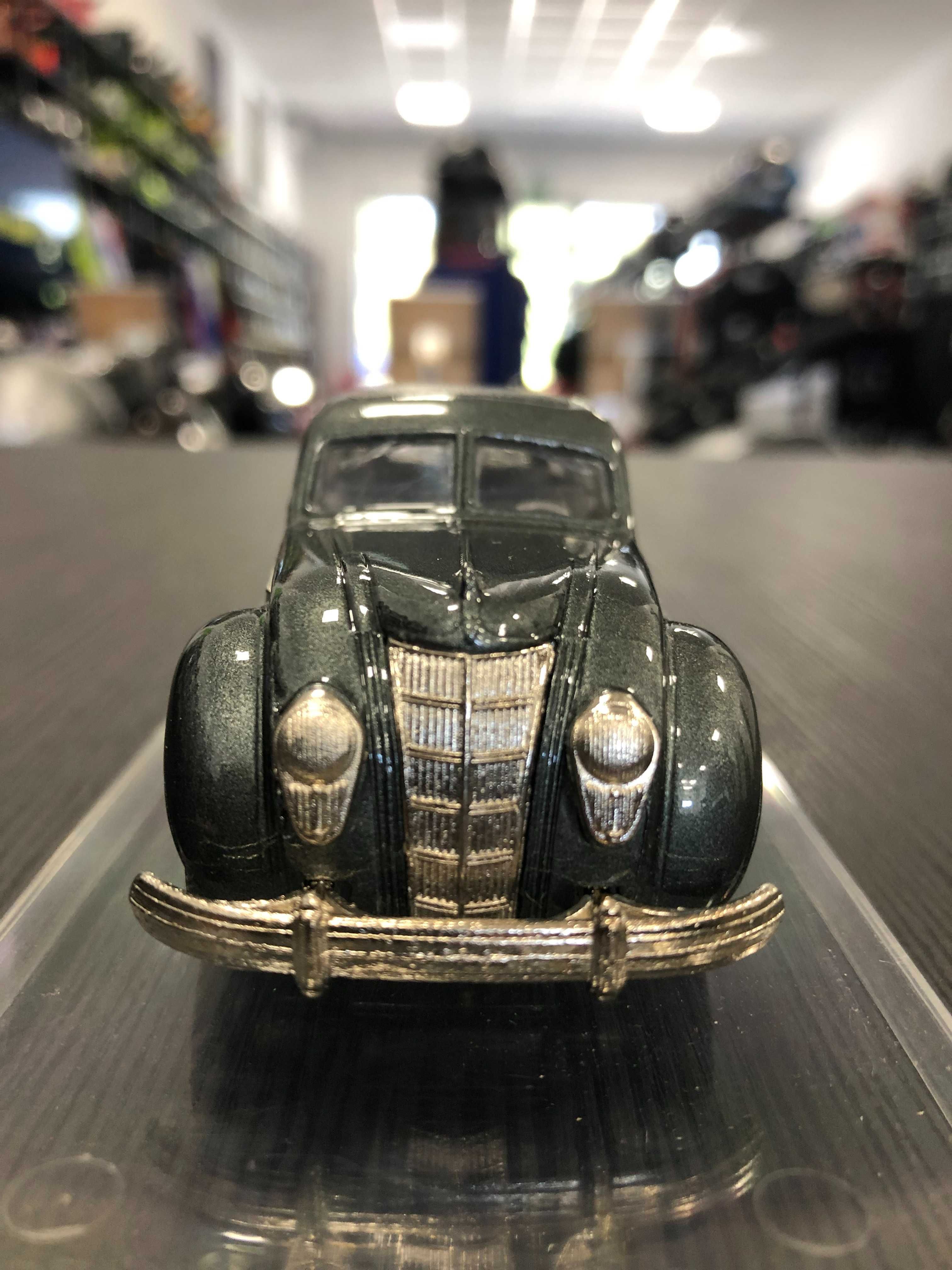 Метална колекционерска количка REXTOYS CHRYSLER AIRFLOW 1:43 НОВА