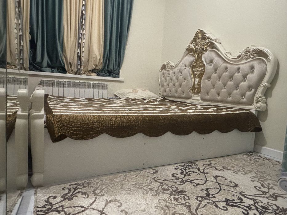 Продам спальный гарнитур