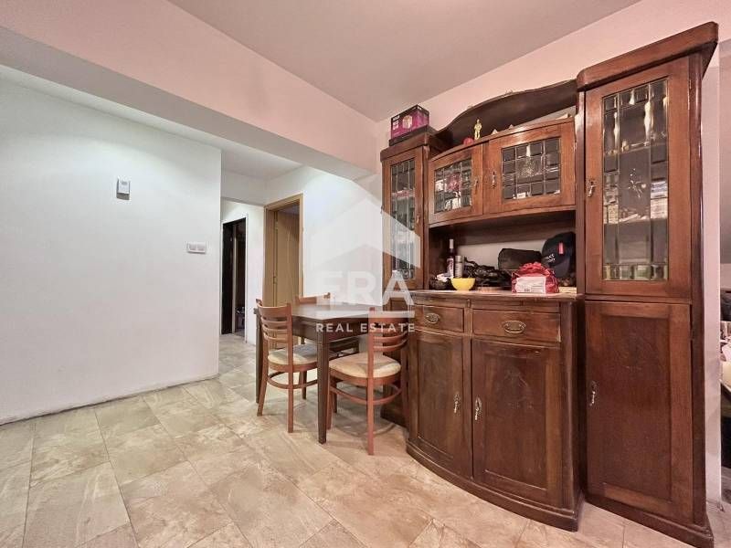 Тристаен апартамент с отделна кухня на ул. Миджур, кв. Лозенец