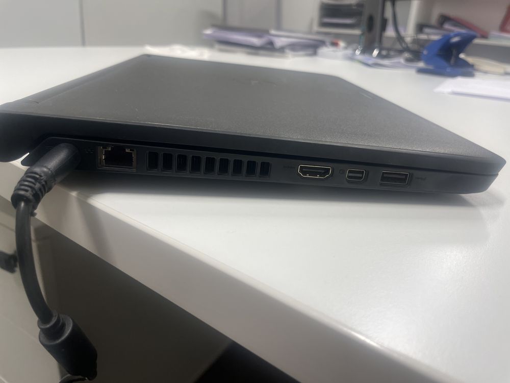 Лаптоп Dell Latitude 3350