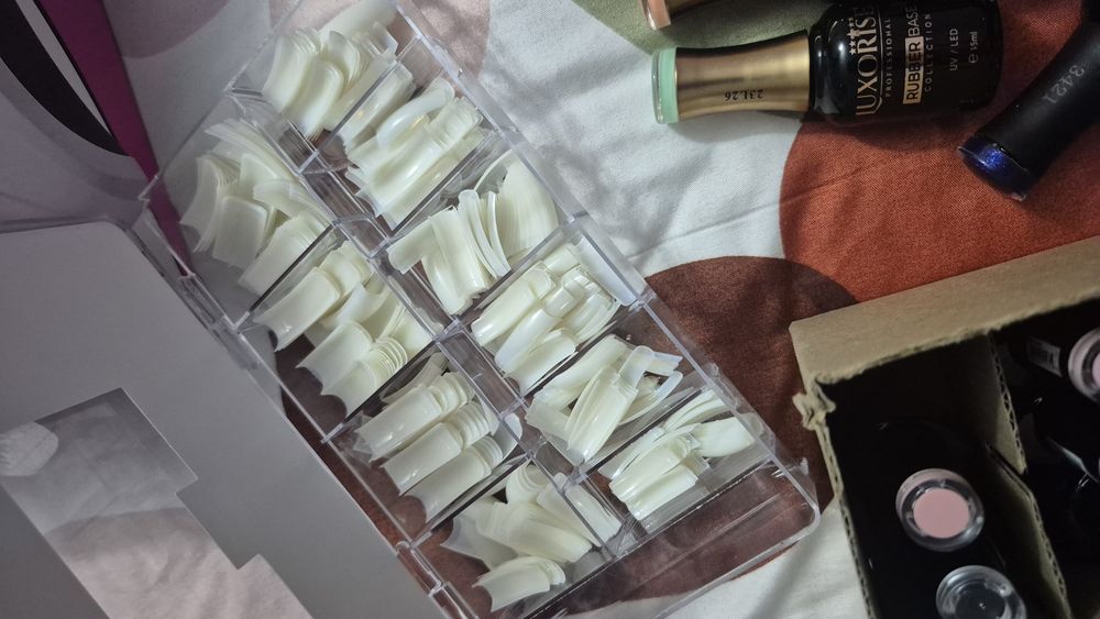 Kit unghii utilizat de 2 ori