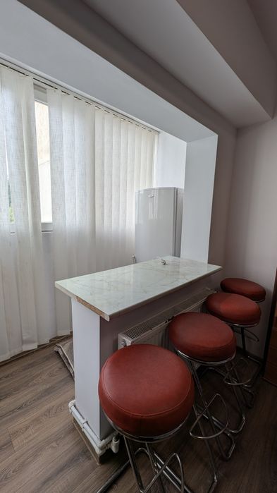 Vând apartament cu două dormitoare și sufragerie open space.