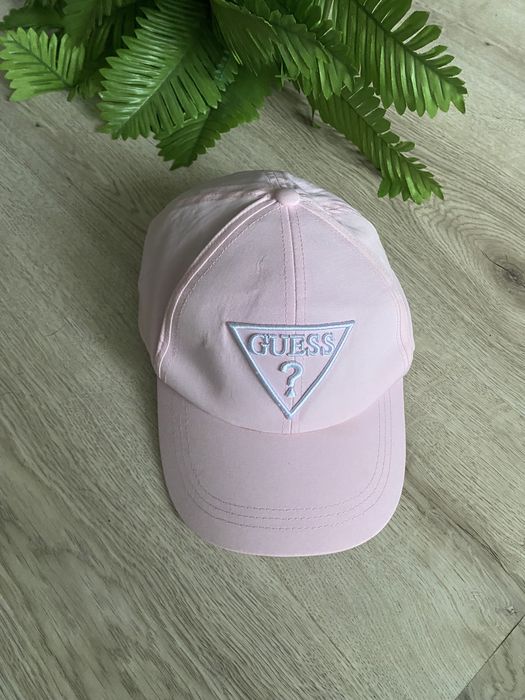 Шапка Guess!Оригинална