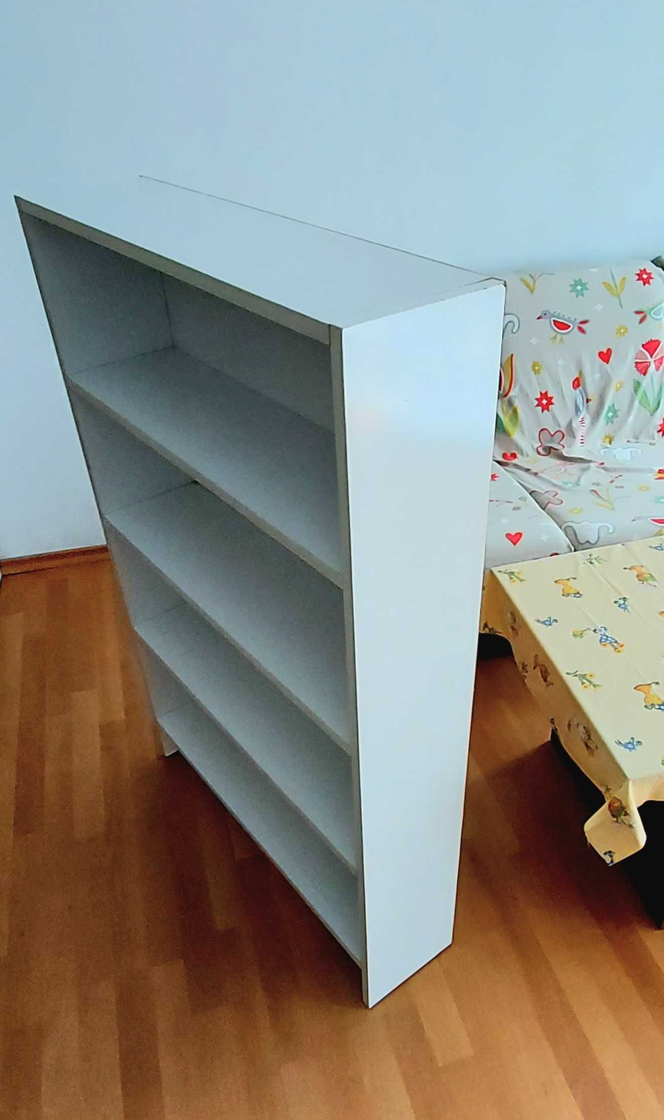 Офис бюро и етажерка за книги
