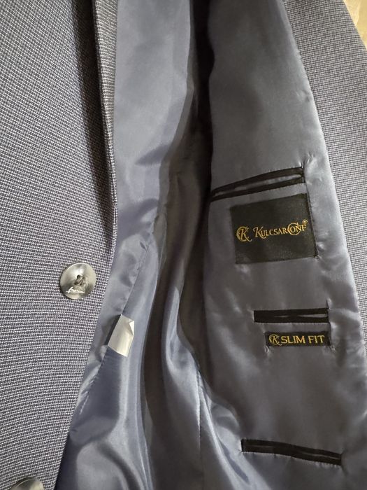 VÂND costum KulcsarConf culoare albastru!