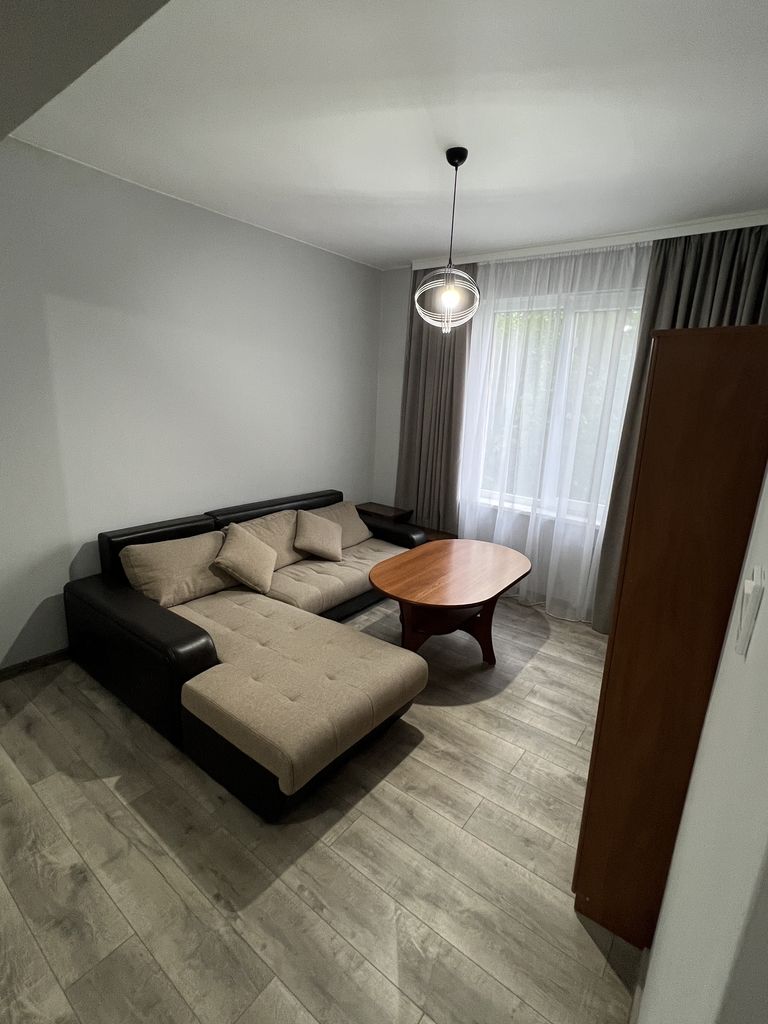 Дава се под наем Двустаен апартамент в Перник, Център - 75 кв.м за 382.5 € - Снимка #1
