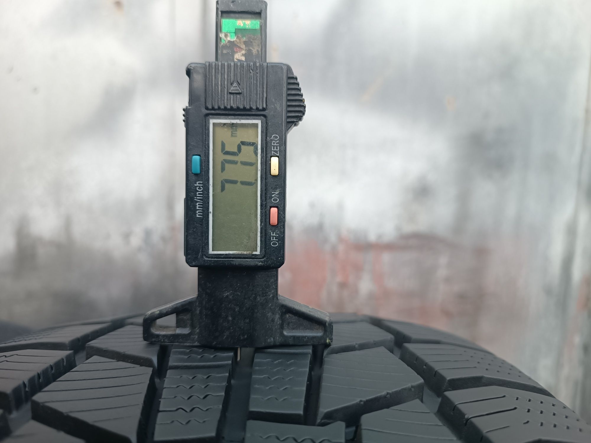 225/50/17 Vredestein