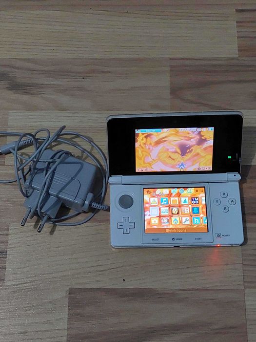 Nintendo 3ds modat white