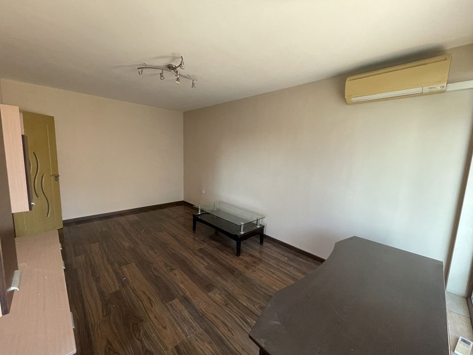 Двустаен апартамент с морска панорама в Бриз