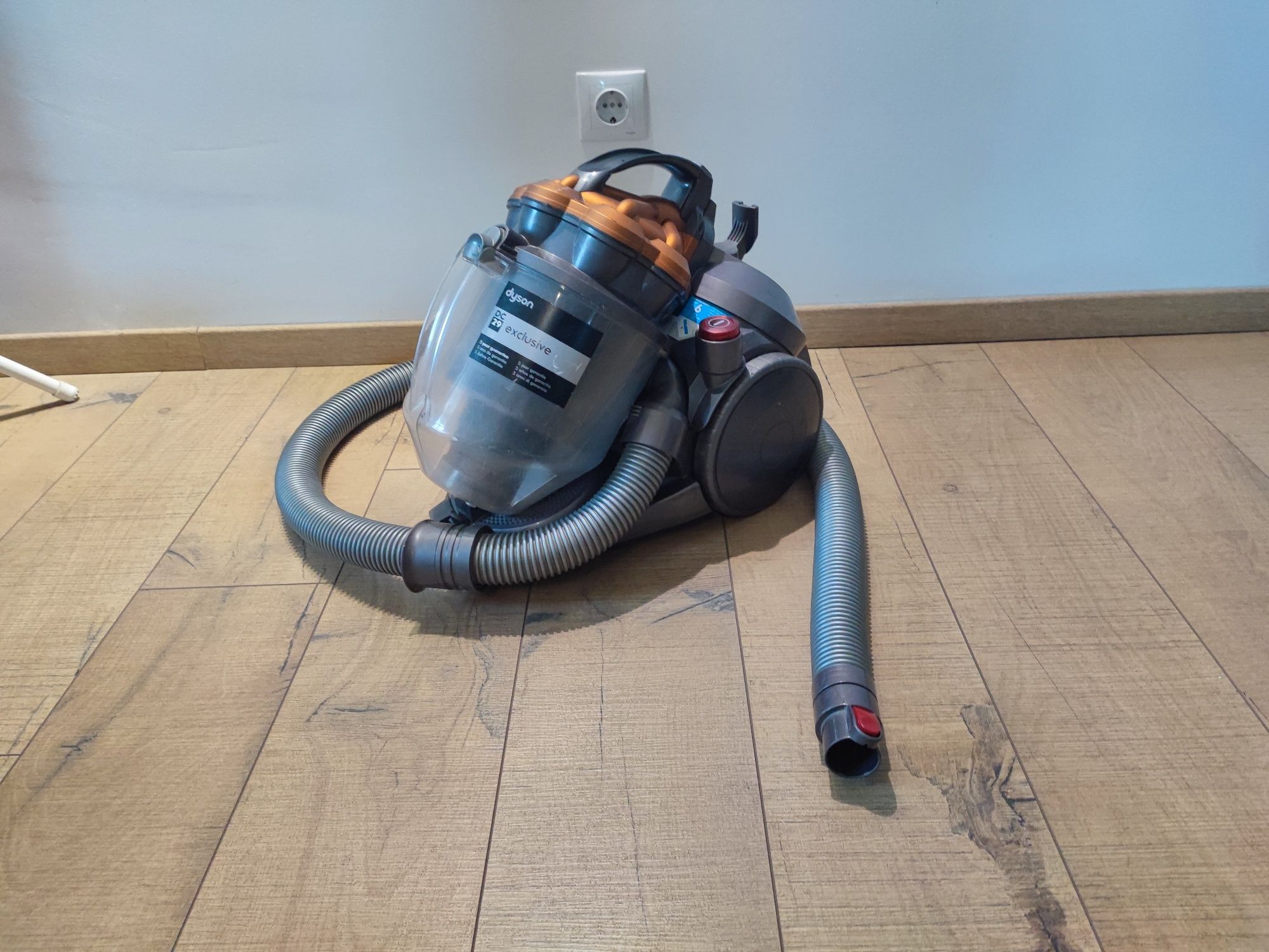 Aspirator Dyson DC 29 Exclusive fara perie si teava