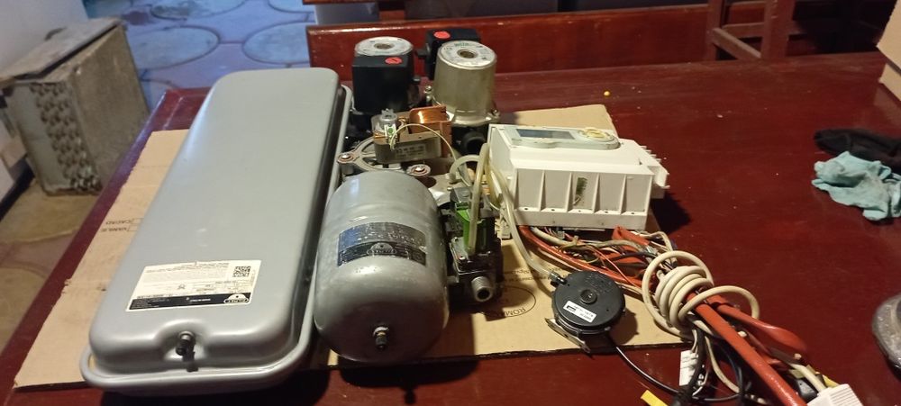 Vând piese centrala divaatop f32