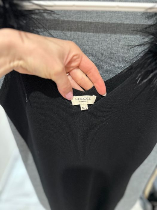 Черна рокля с пера