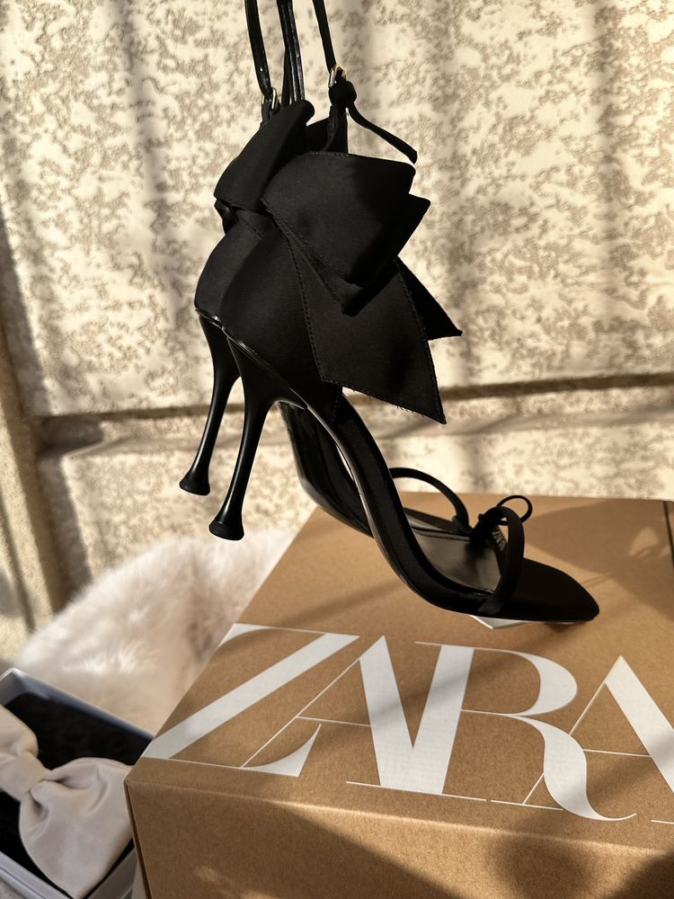 Шикарные босоножки ZARA