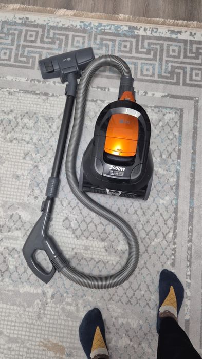Пылесос LG 2000 W, б/у в хорошем состоянии 200