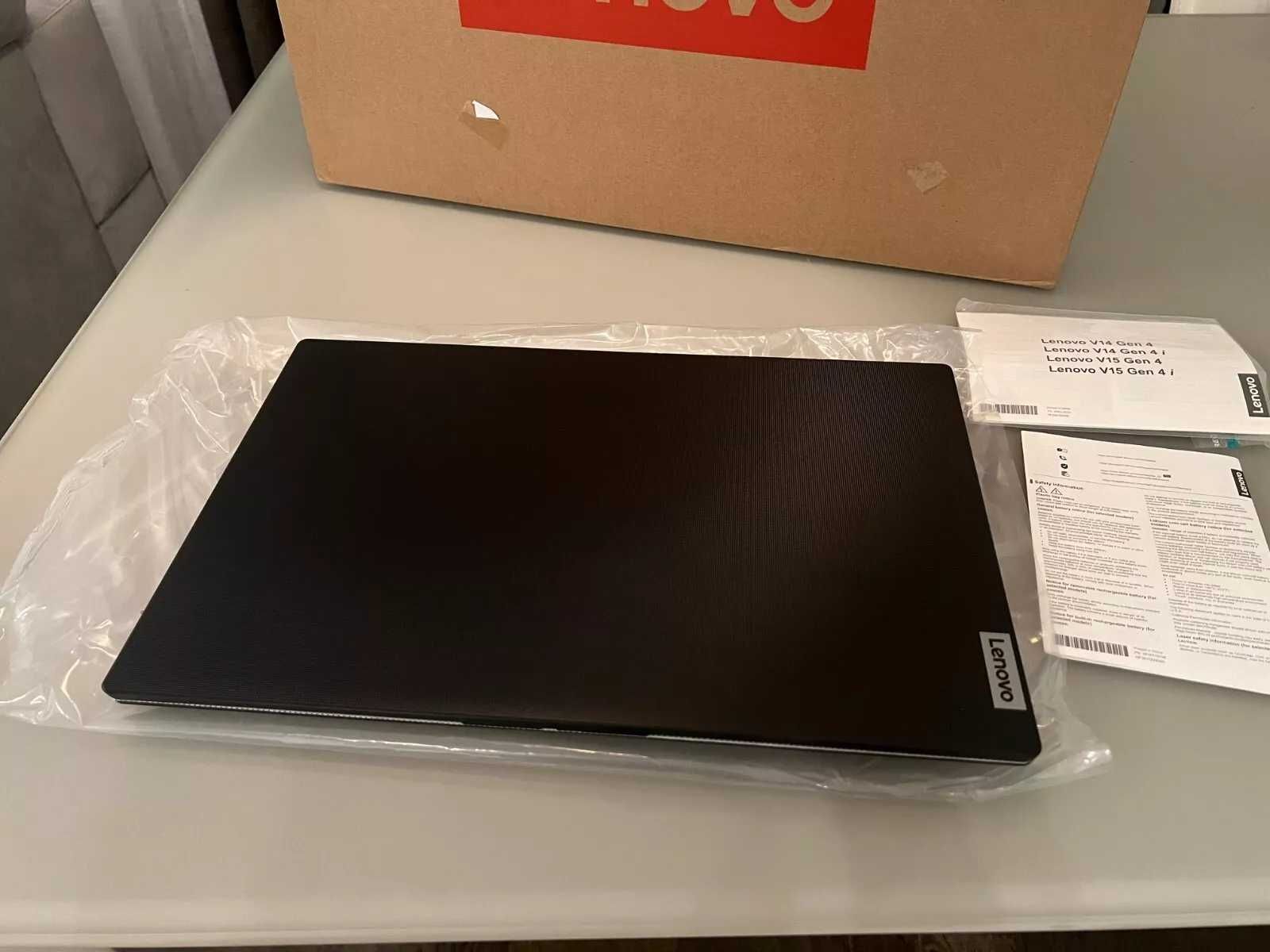 Лаптоп Lenovo V15 G4 AMD Ryzen 3, 16 GB RAM, 512 GB SSD Windows 11
