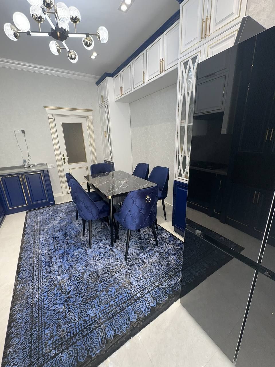 ПРОДАЁТСЯ 4-х комнатная квартира в ЖК «Oq Saroy» Паркентский рынок 
Ми