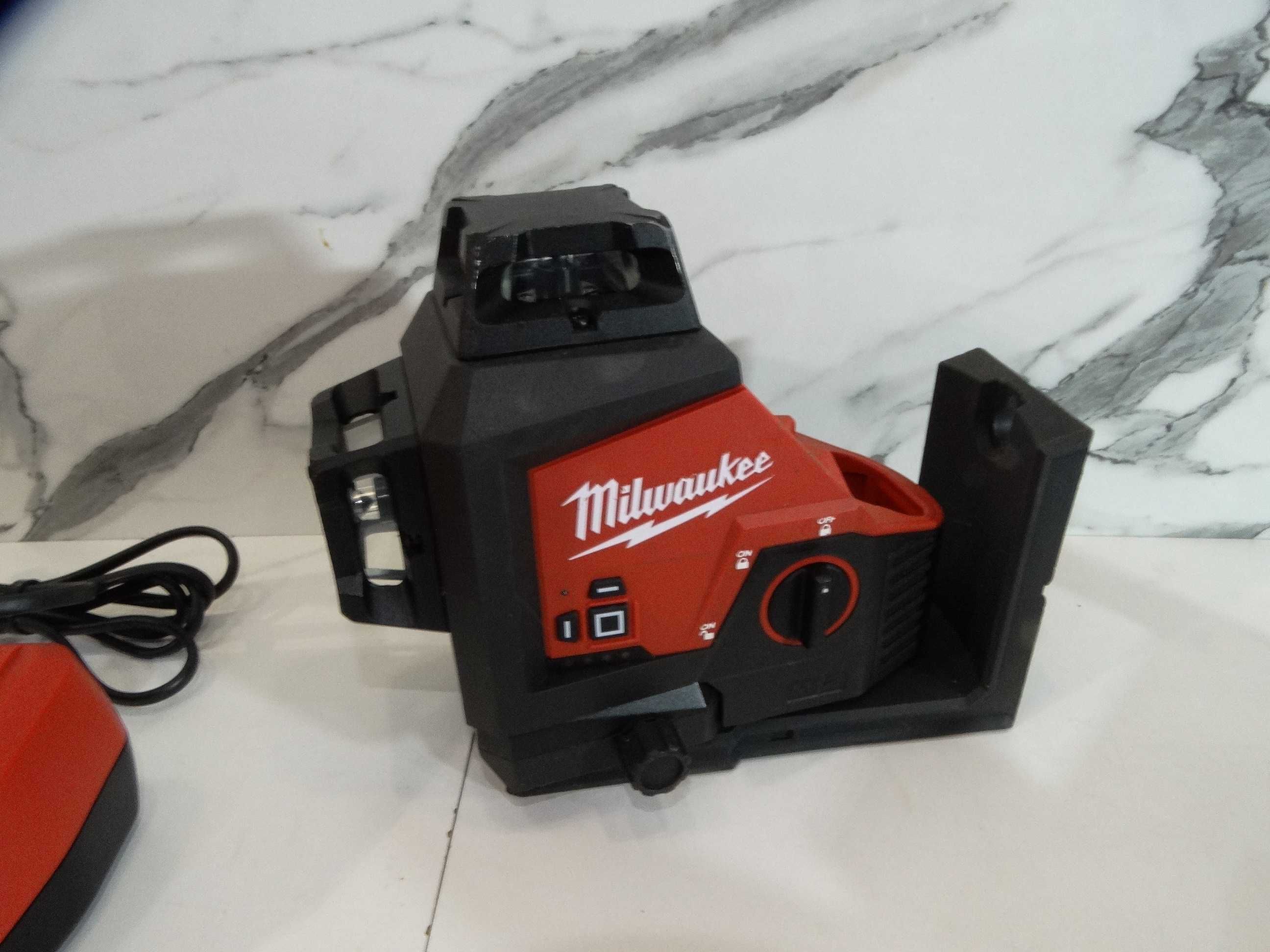 Milwaukee M12 3PL+ 4.0 Ah - Мултилинеен 3D лазер 3 x 360