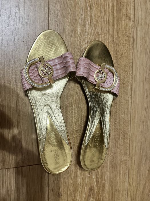 Отдам даром обувь размеры 39-40