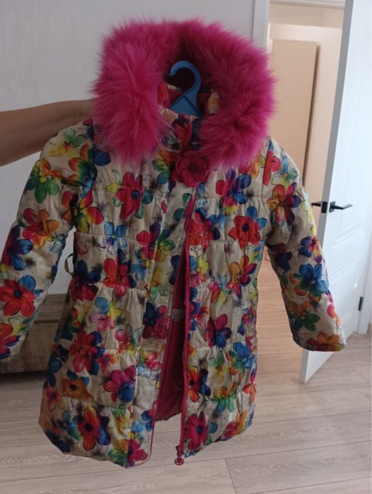 Куртка для девочки удлиненная на осень/зиму на 6-7-8 лет (122 см)