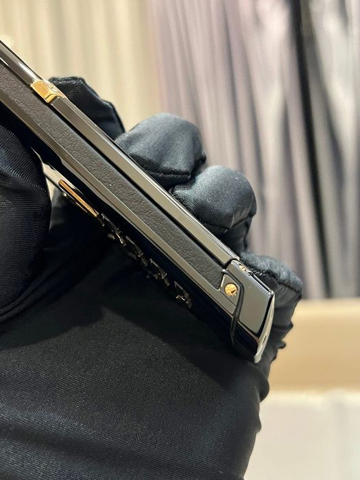 Vertu Signature S Ultimate Black & Gold