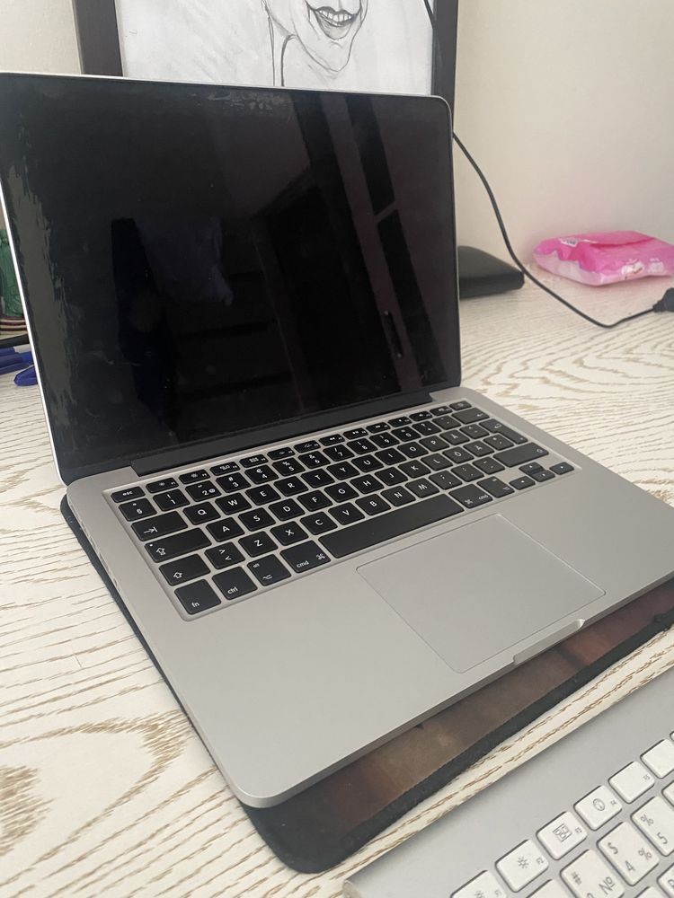 Macbook pro продается  оргинальный