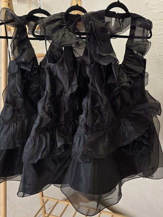 Bella Barnett ASOS нови официални рокли