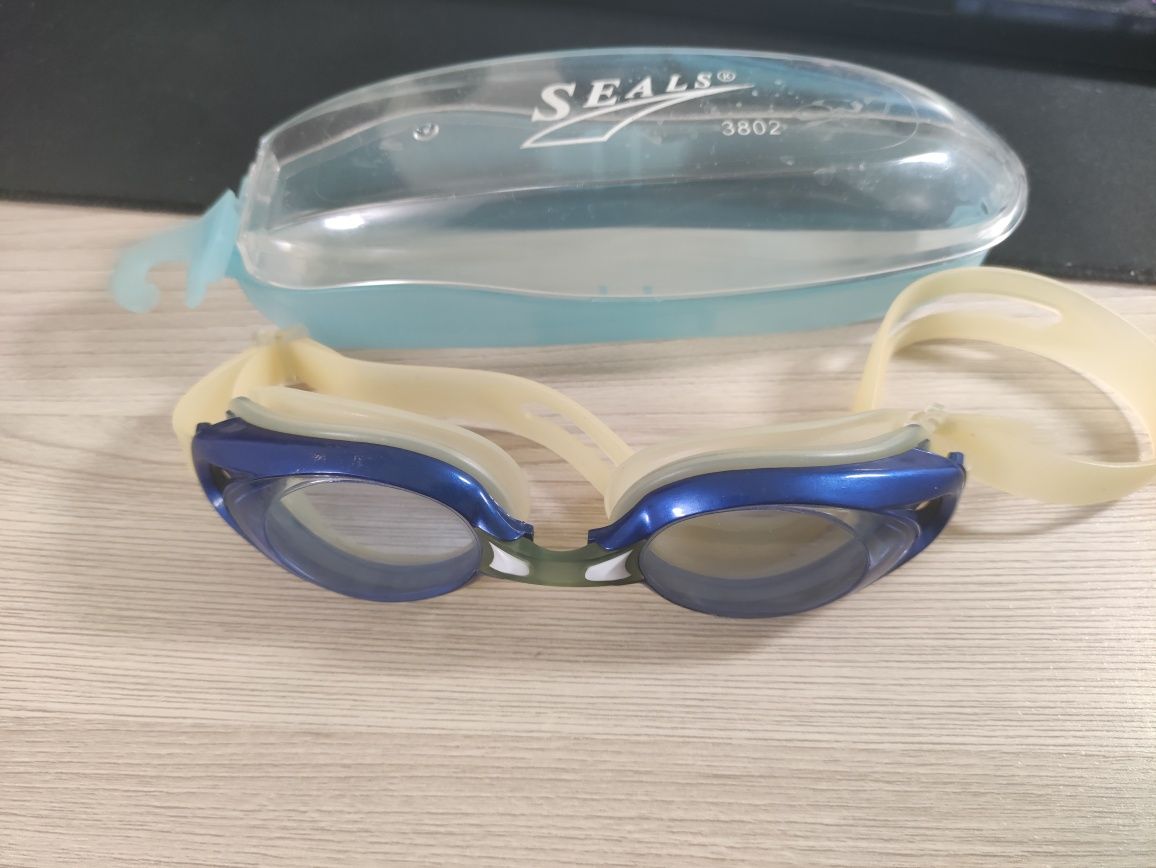 Продам плавательные очки