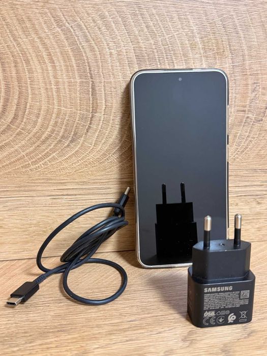 Samsung Galaxy S24 256GB | В гаранция | Като нов | Оригинално зарядно