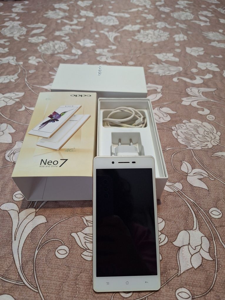 Телефон OPPO Neo7