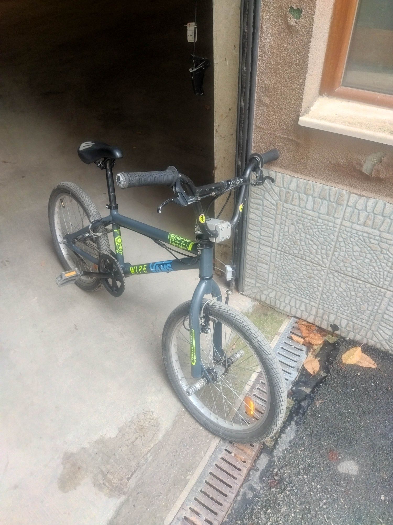 BMX WIPE с 360⁰ спирачки, с нови гуми
